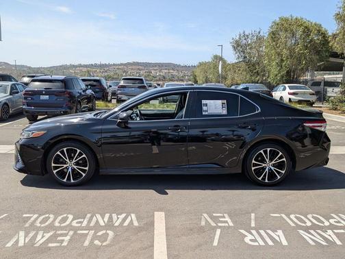Midnight Black Metallic 2020 Toyota Camry SE