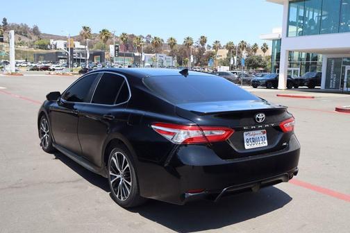 Midnight Black Metallic 2020 Toyota Camry SE