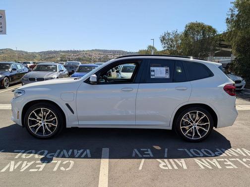 Alpine White 2021 BMW X3 PHEV xDrive30e