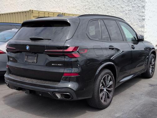 Black Sapphire Metallic 2024 BMW X5 sDrive40i