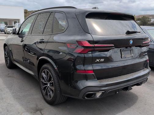Black Sapphire Metallic 2024 BMW X5 sDrive40i