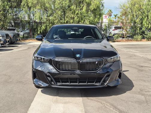 Black Sapphire Metallic 2027 BMW i5 eDrive40
