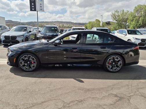 Black Sapphire Metallic 2027 BMW i5 eDrive40
