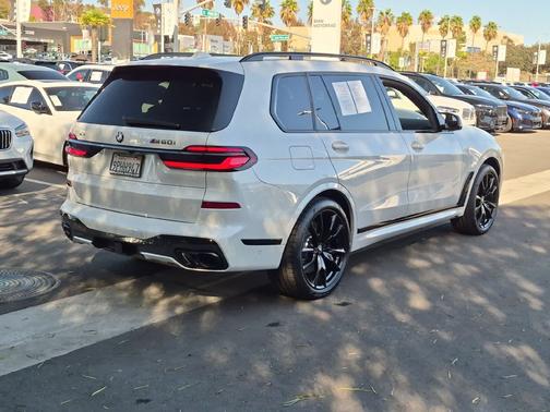 Mineral White Metallic 2025 BMW X7 M60i