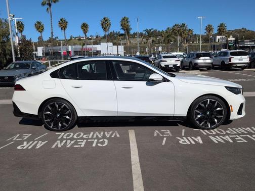 Alpine White 2026 BMW 530 i