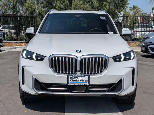 Mineral White Metallic 2024 BMW X5 sDrive40i