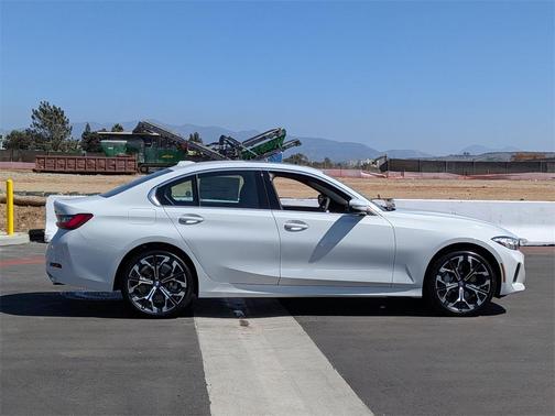2025 BMW 330 i xDrive