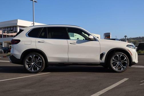 Alpine White 2026 BMW X5 sDrive40i