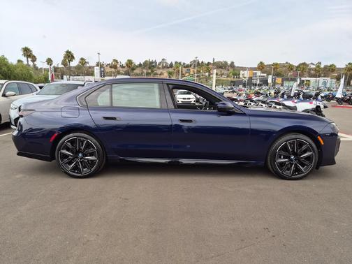 Tanzanite Blue II Metallic 2026 BMW 740 i