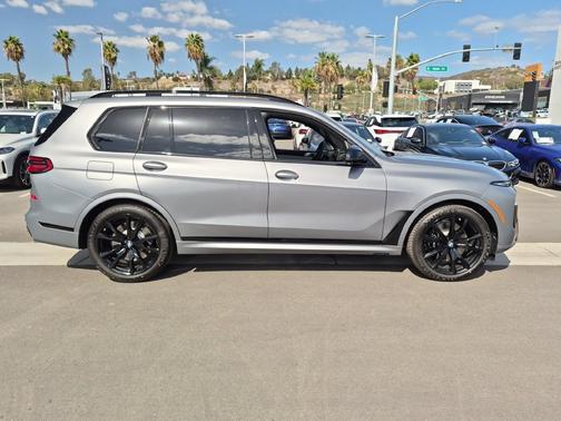 Frozen Pure Grey Metallic 2027 BMW X7 M60i