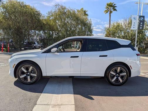 Mineral White Metallic 2026 BMW iX xDrive45