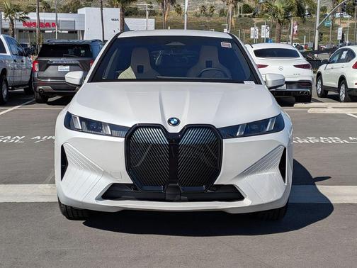 Mineral White Metallic 2026 BMW iX xDrive45