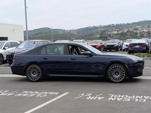 2026 BMW 750e xDrive