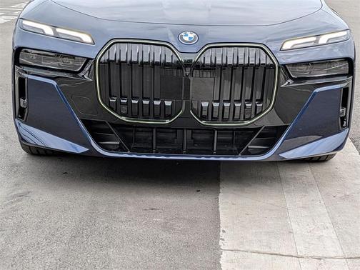 2026 BMW 750e xDrive