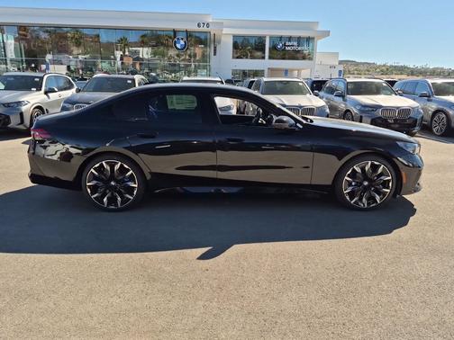 Black Sapphire Metallic 2027 BMW i5 eDrive40