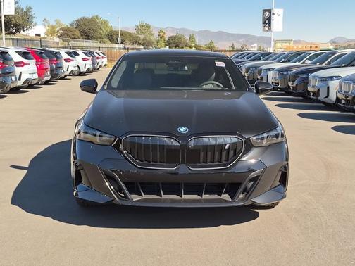 Black Sapphire Metallic 2027 BMW i5 eDrive40