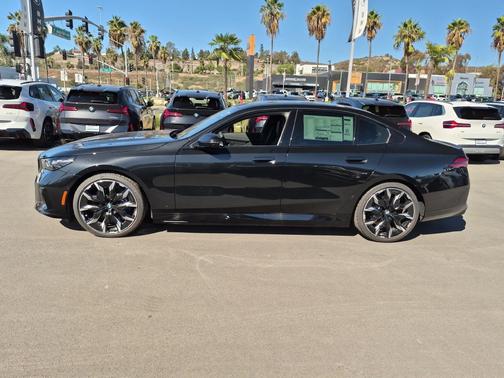 Black Sapphire Metallic 2027 BMW i5 eDrive40