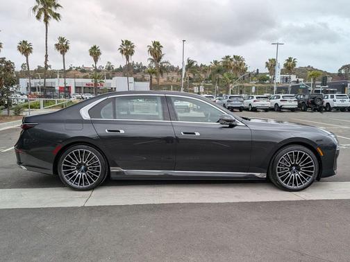 Dark Graphite Metallic 2026 BMW i7 EDrive50