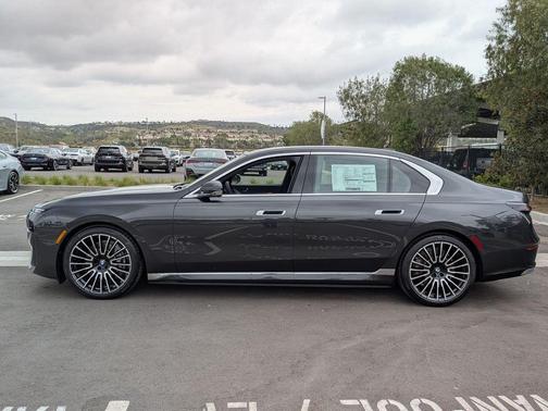 Dark Graphite Metallic 2026 BMW i7 EDrive50