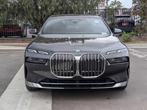 Dark Graphite Metallic 2026 BMW i7 EDrive50