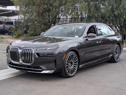 Dark Graphite Metallic 2026 BMW i7 EDrive50