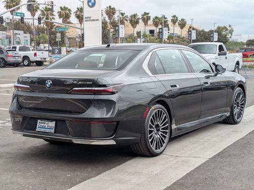 Dark Graphite Metallic 2026 BMW i7 EDrive50
