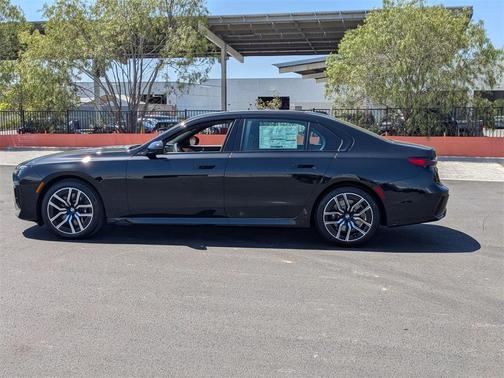 2025 BMW 740 i