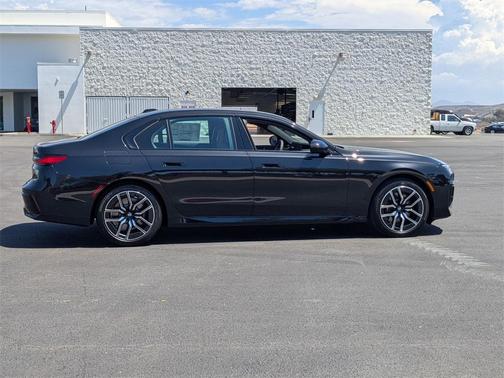2025 BMW 740 i