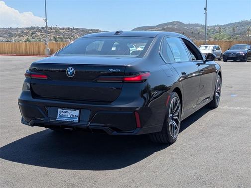 2025 BMW 740 i