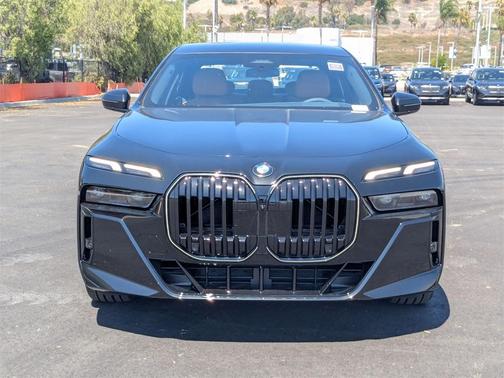 2025 BMW 740 i