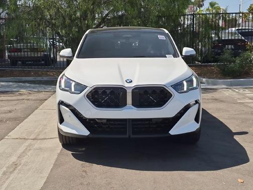 Alpine White 2027 BMW X2 xDrive28i