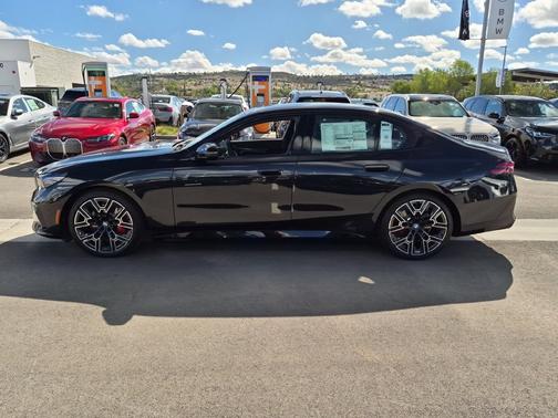 Black Sapphire Metallic 2027 BMW i5 eDrive40
