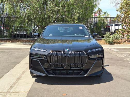 Black Sapphire Metallic 2026 BMW 750e xDrive