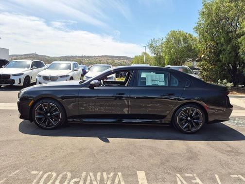 Black Sapphire Metallic 2026 BMW 750e xDrive