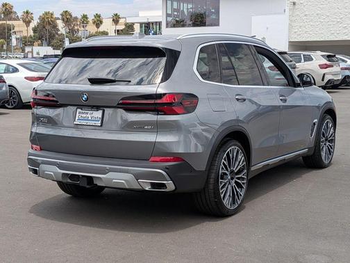 Gray Metallic 2026 BMW X5 xDrive40i