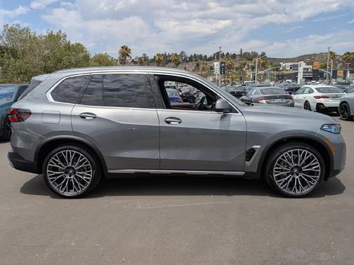 Skyscraper Grey Metallic 2026 BMW X5 xDrive40i