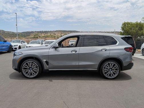 Gray Metallic 2026 BMW X5 xDrive40i