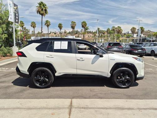 Super White 2020 Toyota RAV4 Hybrid XSE