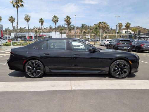 Black Sapphire Metallic 2026 BMW i7 EDrive50