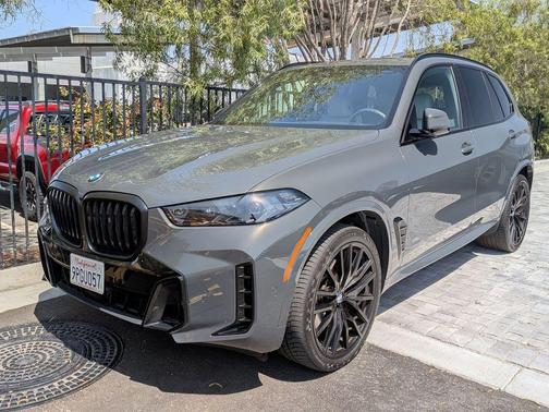 Gray Metallic 2025 BMW X5 sDrive40i