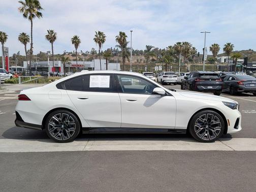 Alpine White 2026 BMW 530 i