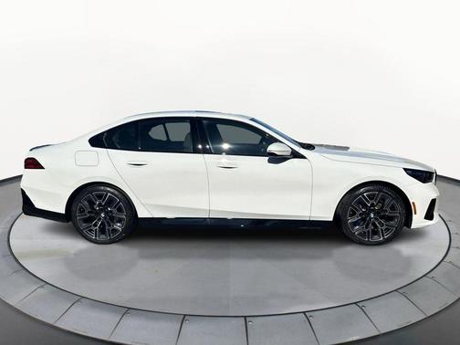 Alpine White 2026 BMW 530 i