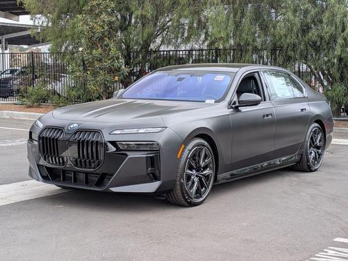 Gray 2026 BMW i7 EDrive50