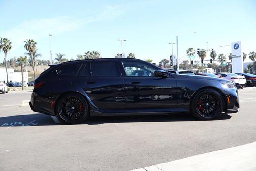 Carbon Black Metallic 2026 BMW M5 Base