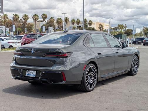 Gray Metallic 2026 BMW i7 EDrive50