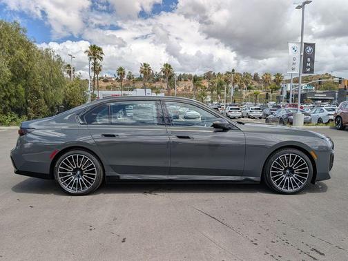 Gray Metallic 2026 BMW i7 EDrive50