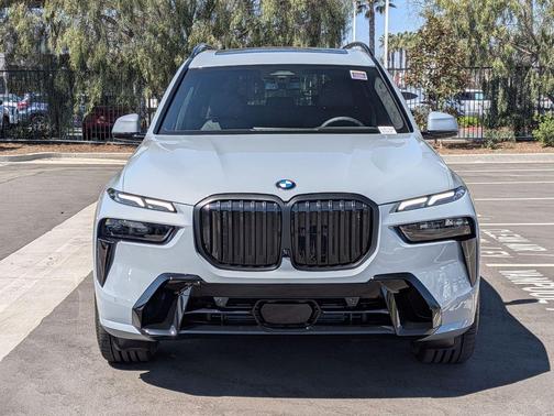Gray Metallic 2026 BMW X7 xDrive40i
