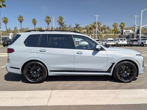 Gray Metallic 2026 BMW X7 xDrive40i