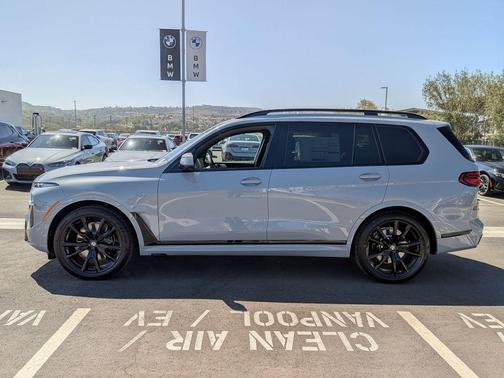 Gray Metallic 2026 BMW X7 xDrive40i