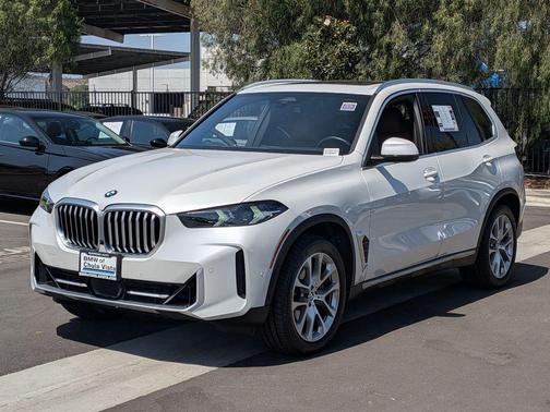 Mineral White Metallic 2024 BMW X5 sDrive40i